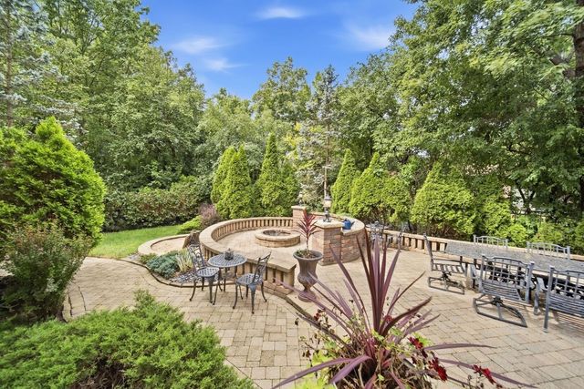 209 Linden Oaks Lane, New Lenox, IL 60451