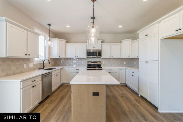 512 NE 59th Street, Ankeny, IA 50021