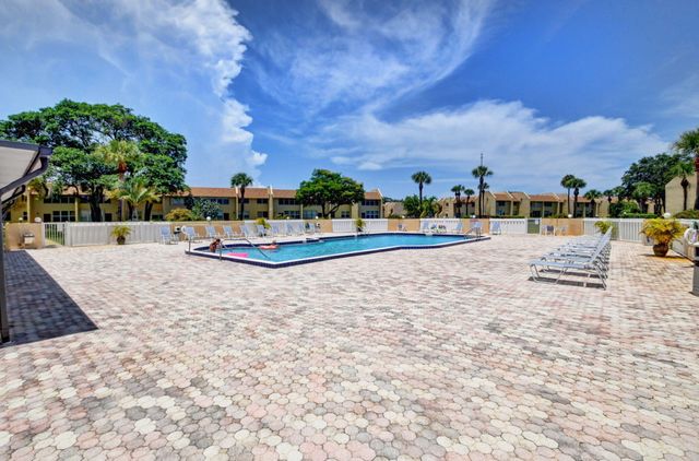 2340 SW 22nd Avenue 312, Delray Beach, FL 33445