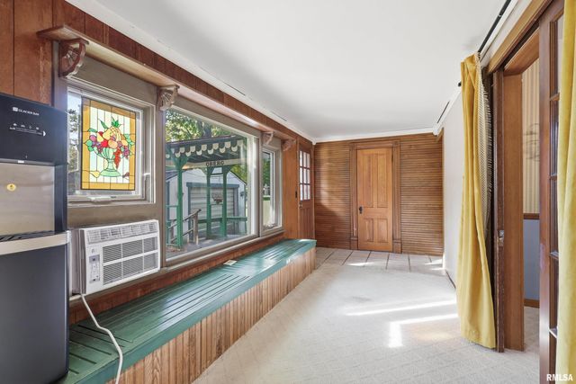 1322 27TH Avenue, Moline, IL 61265