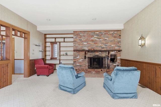 1322 27TH Avenue, Moline, IL 61265