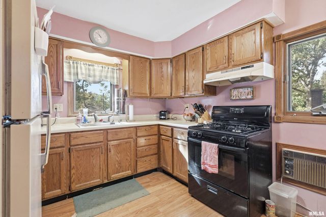 1322 27TH Avenue, Moline, IL 61265