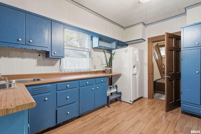 1322 27TH Avenue, Moline, IL 61265