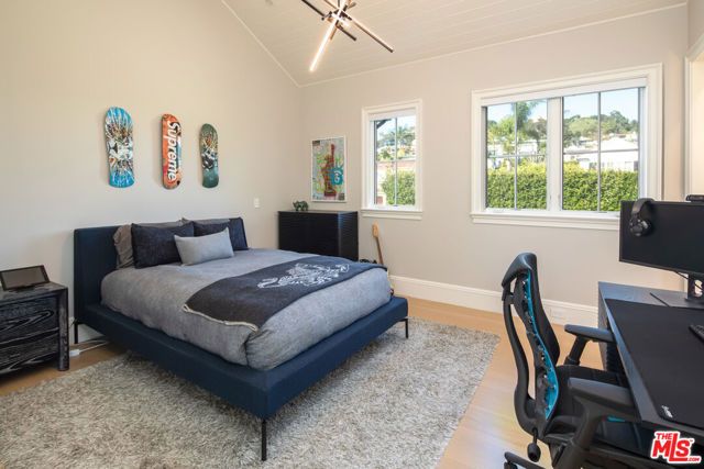 1580 Sorrento Drive, Pacific Palisades (los Angeles), CA 90272