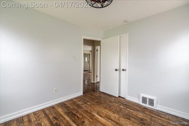 1406 W River Park Drive, Inkster, MI 48141