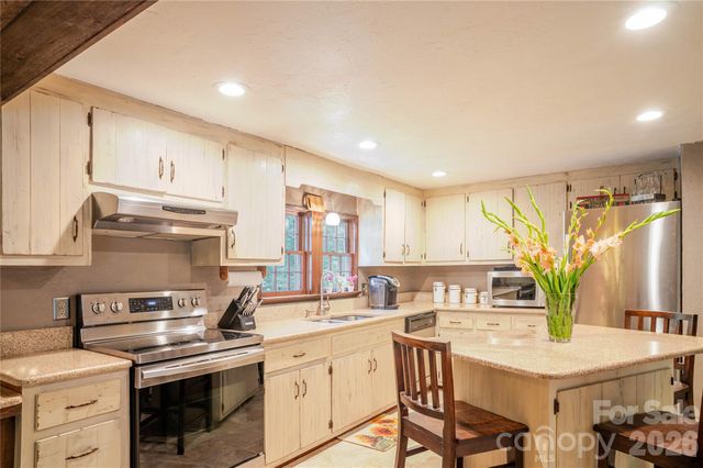 2506 Anders Drive, Hendersonville, NC 28791