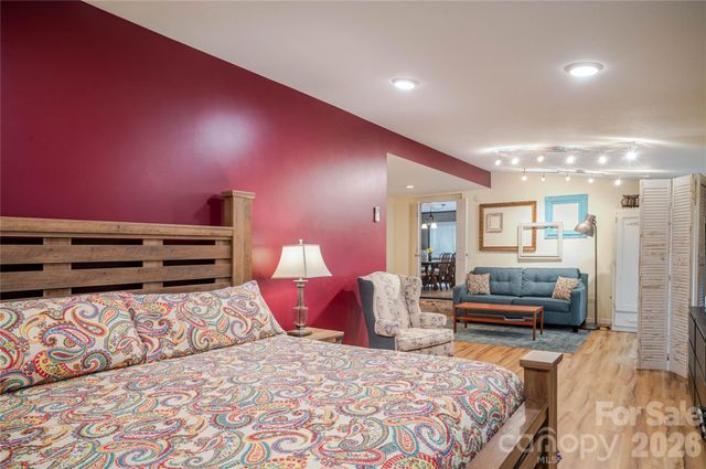 2506 Anders Drive, Hendersonville, NC 28791