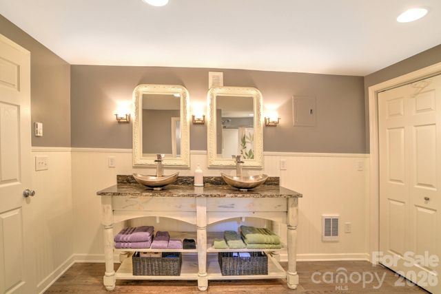 2506 Anders Drive, Hendersonville, NC 28791