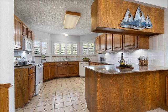 6448 River Oaks DR, Kingsland, TX 78639