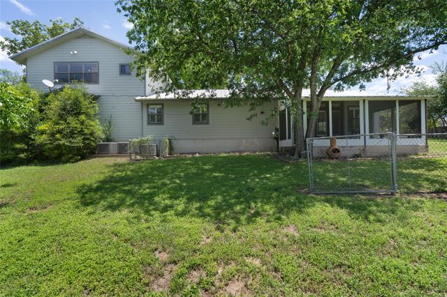 6448 River Oaks DR, Kingsland, TX 78639