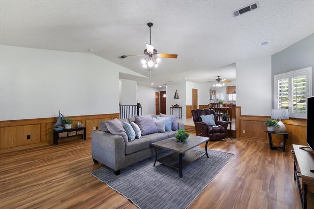 6448 River Oaks DR, Kingsland, TX 78639