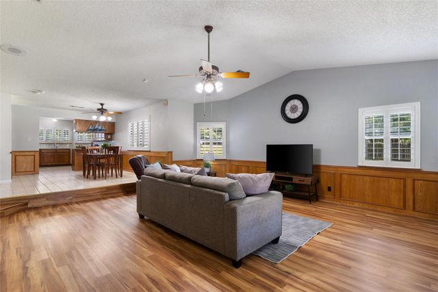 6448 River Oaks DR, Kingsland, TX 78639