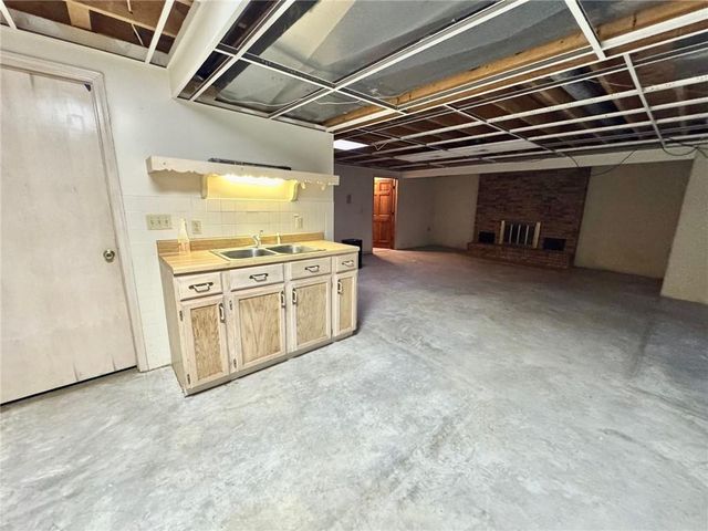 1410 Grandview Drive, Warrensburg, MO 64093