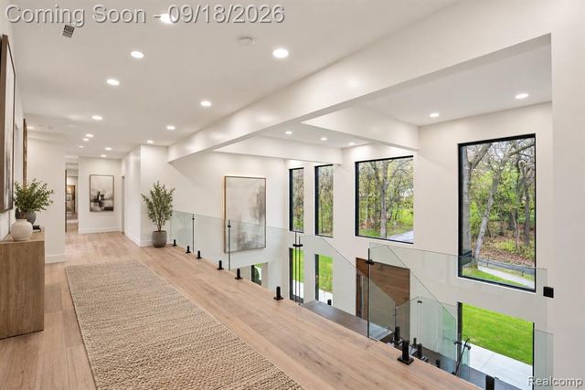 1715 Lone Pine Road, Bloomfield Hills, MI 48302