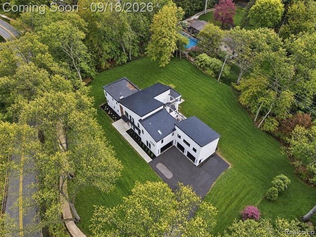 1715 Lone Pine Road, Bloomfield Hills, MI 48302