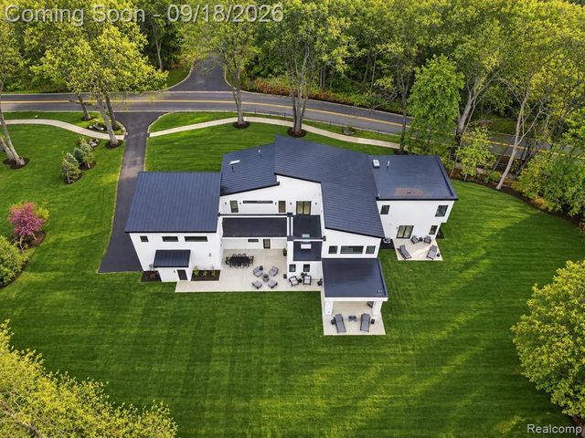 1715 Lone Pine Road, Bloomfield Hills, MI 48302