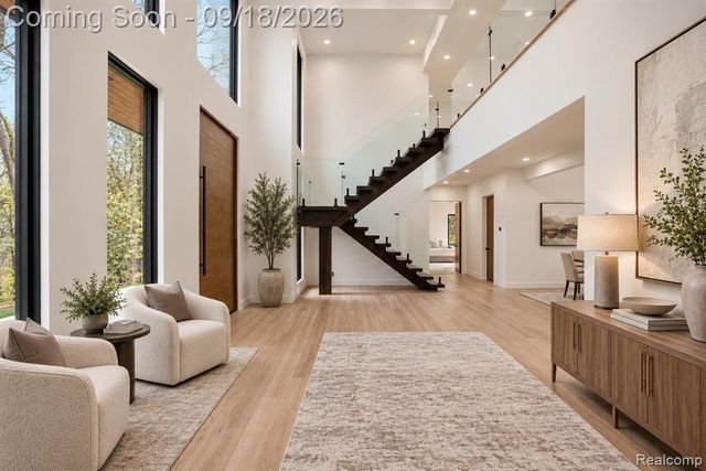 1715 Lone Pine Road, Bloomfield Hills, MI 48302