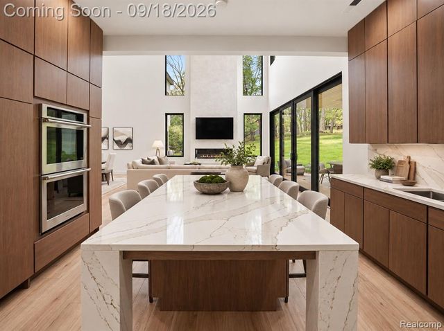 1715 Lone Pine Road, Bloomfield Hills, MI 48302
