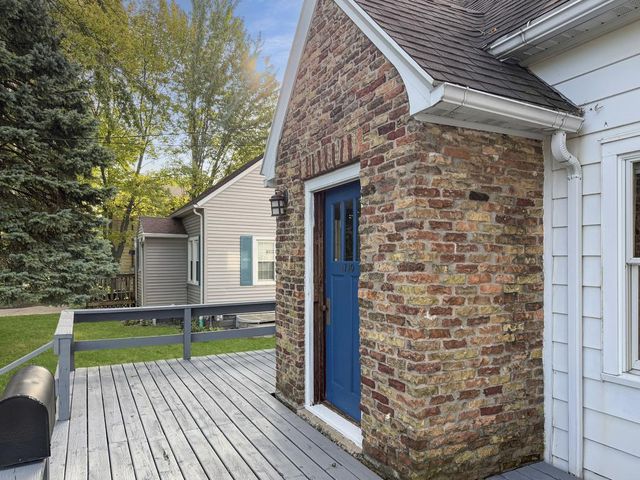 1729 W ROGERS AVENUE, Appleton, WI 54914