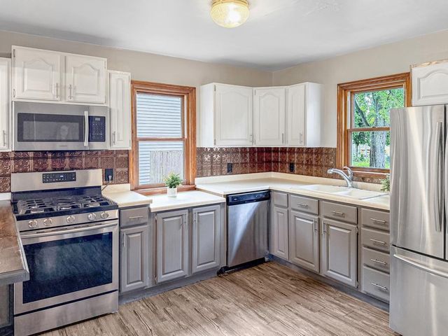 1729 W ROGERS AVENUE, Appleton, WI 54914