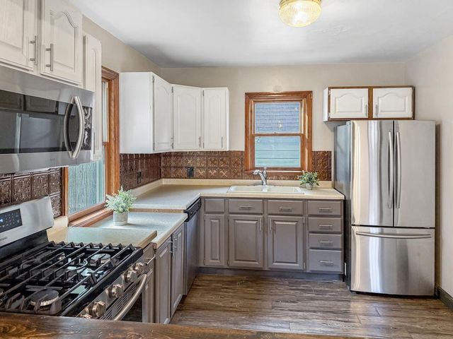 1729 W ROGERS AVENUE, Appleton, WI 54914