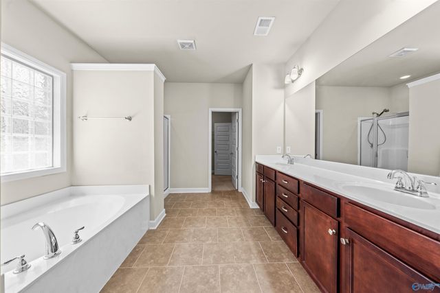 3013 Mallard Point Drive SE, Owens Cross Roads, AL 35763
