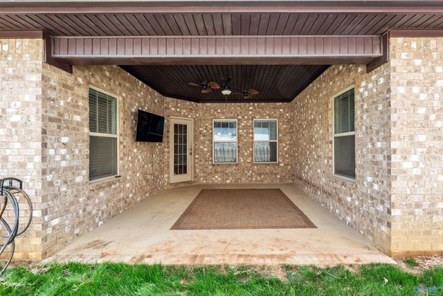 3013 Mallard Point Drive SE, Owens Cross Roads, AL 35763