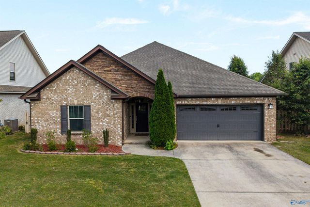 3013 Mallard Point Drive SE, Owens Cross Roads, AL 35763