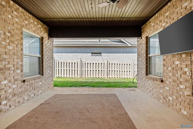 3013 Mallard Point Drive SE, Owens Cross Roads, AL 35763