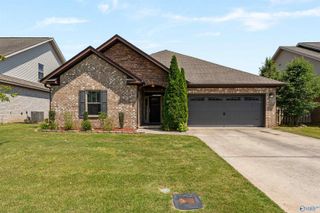 3013 Mallard Point Drive SE, Owens Cross Roads, AL 35763