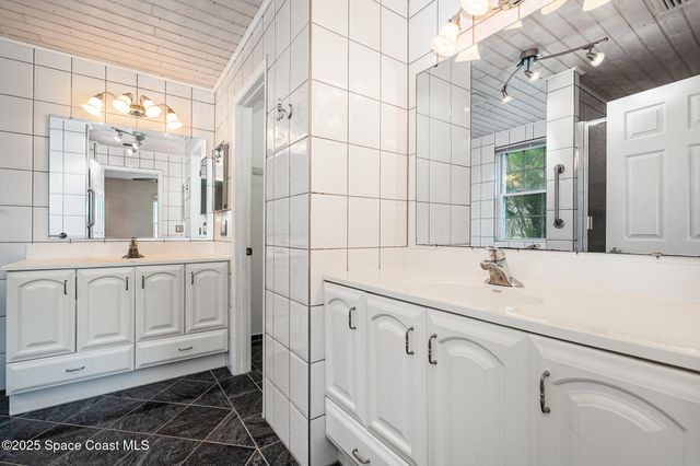 1233 Lamplighter Drive NW, Palm Bay, FL 32907