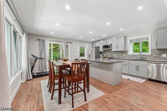 157 W Lindsley Rd, Cedar Grove Twp., NJ 07009