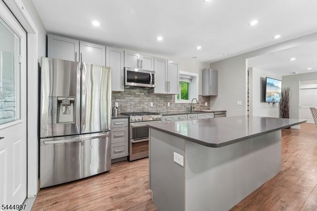 157 W Lindsley Rd, Cedar Grove Twp., NJ 07009