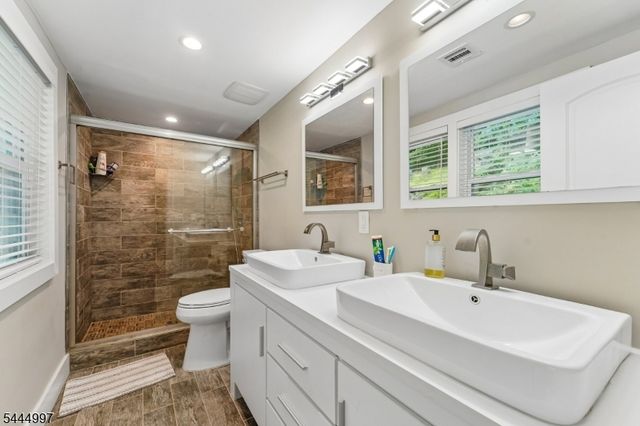 157 W Lindsley Rd, Cedar Grove Twp., NJ 07009