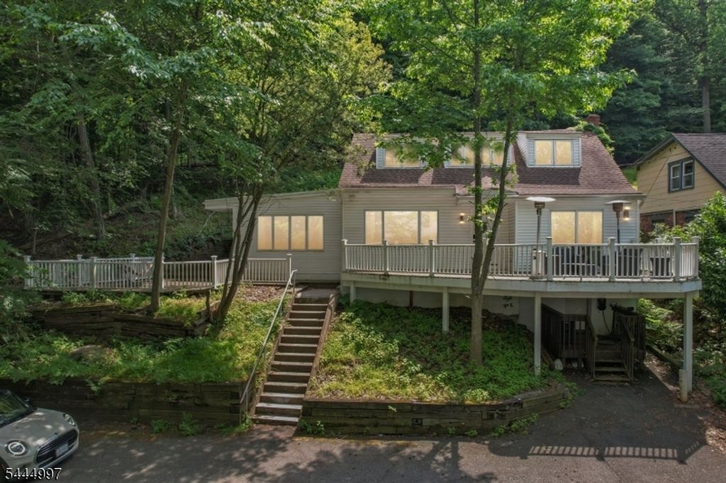 157 W Lindsley Rd, Cedar Grove Twp., NJ 07009