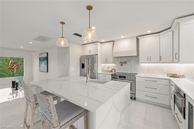 9455 Coventry CT, Sanibel, FL 33957