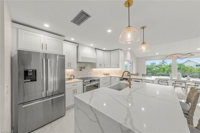 9455 Coventry CT, Sanibel, FL 33957