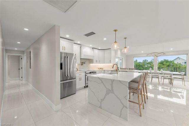 9455 Coventry CT, Sanibel, FL 33957