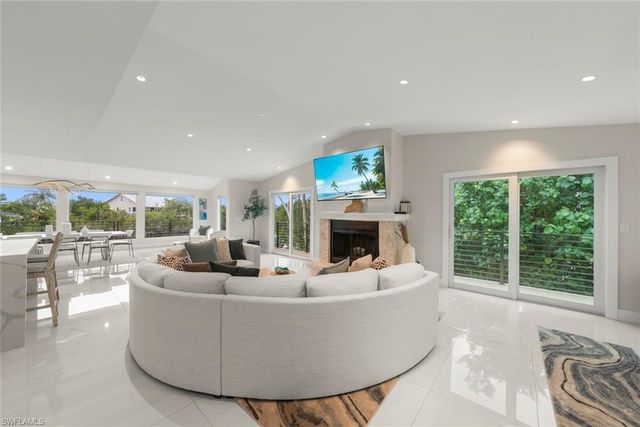 9455 Coventry CT, Sanibel, FL 33957