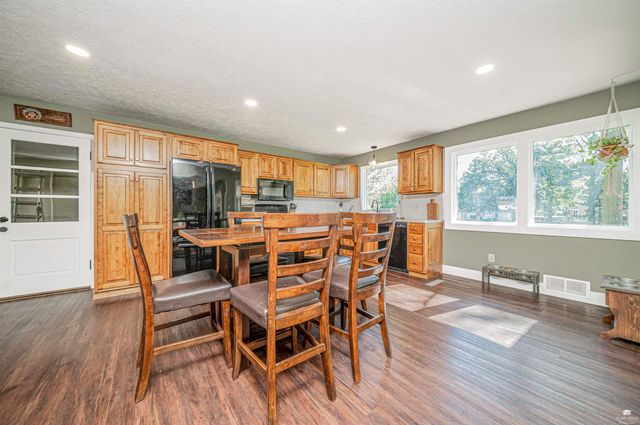 111 Moyne Drive, Abilene, KS 67410