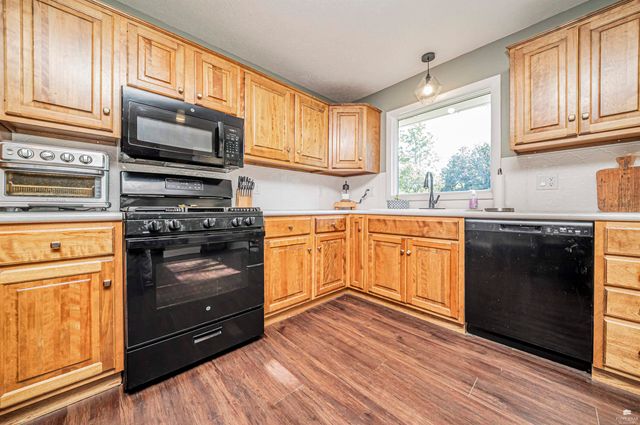 111 Moyne Drive, Abilene, KS 67410