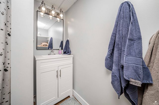 111 Moyne Drive, Abilene, KS 67410