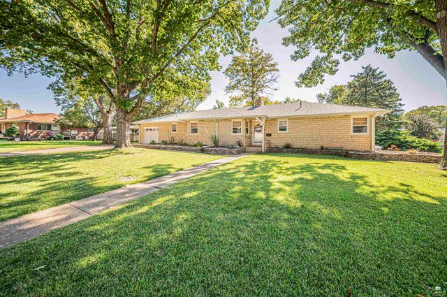 111 Moyne Drive, Abilene, KS 67410