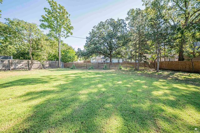 111 Moyne Drive, Abilene, KS 67410