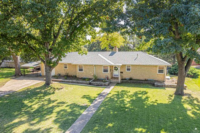 111 Moyne Drive, Abilene, KS 67410