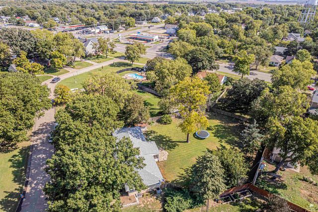 111 Moyne Drive, Abilene, KS 67410