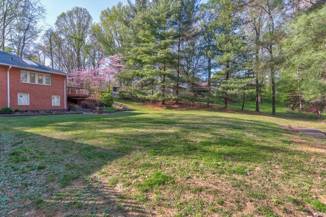 5224 Westlake Drive, Evansville, IN 47712