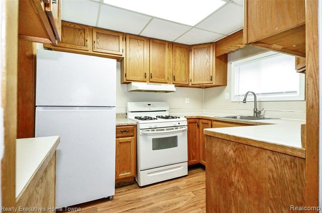 34441 Harroun Street, Wayne, MI 48184