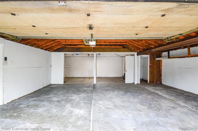 34441 Harroun Street, Wayne, MI 48184