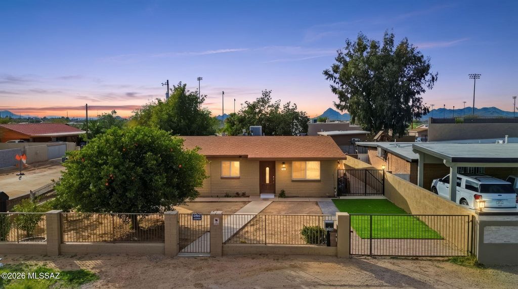 4690 S Stewart Avenue, Tucson, AZ 85714